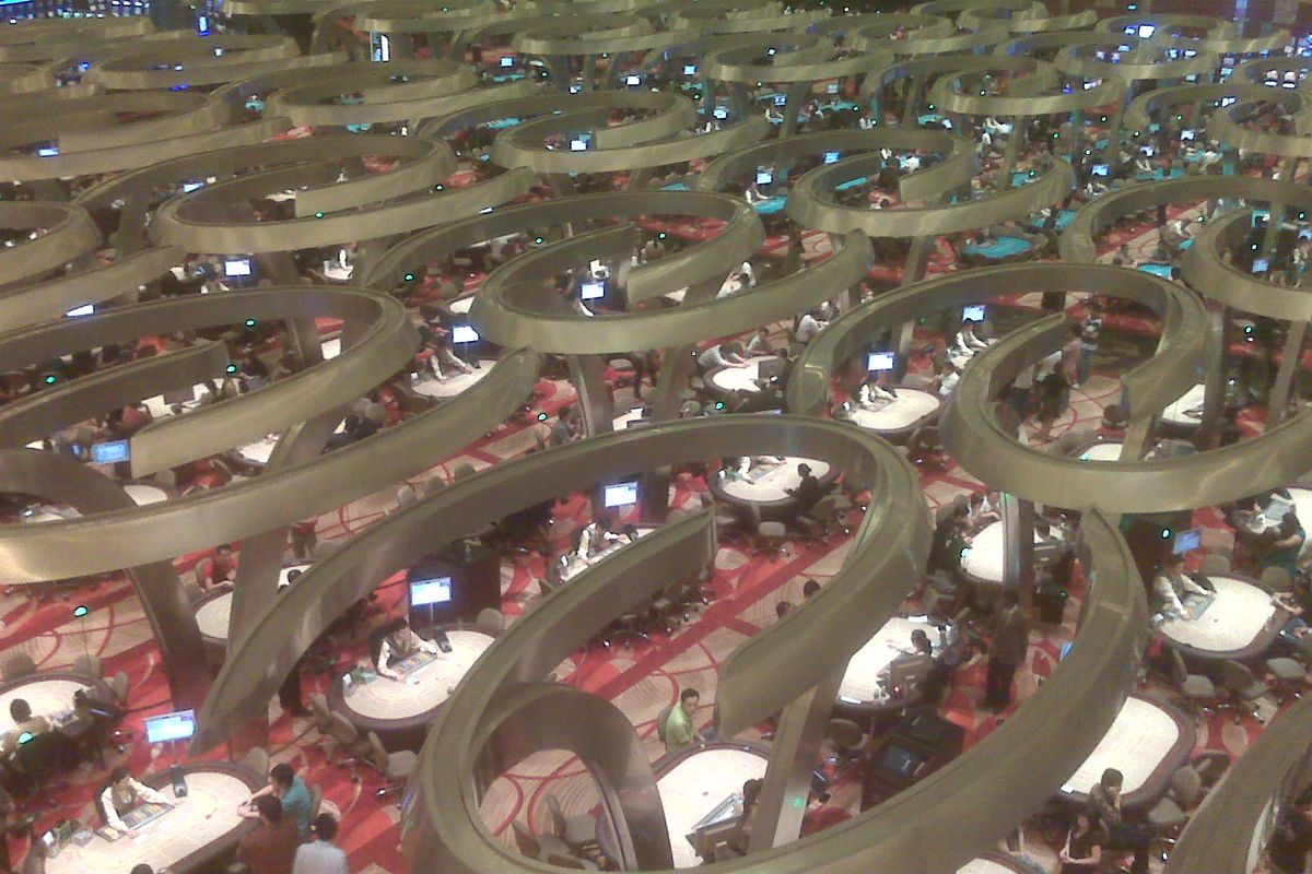 Baccaratbord i en casinosal